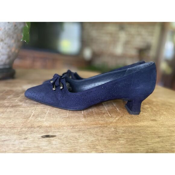 Stuart Weitzman Navy Suede Pumps Retro Inspired Square Toe Bow Low Heel Size 6 - Picture 3 of 6
